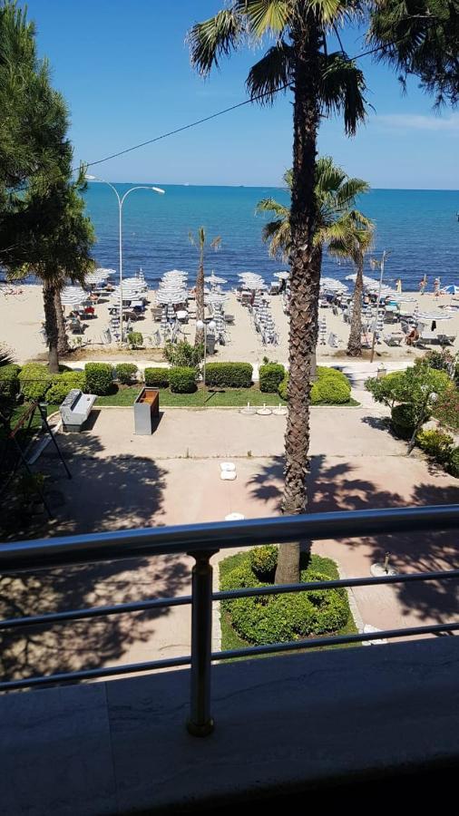 Mali I Robit Beachfront Apartment Golem  Bagian luar foto