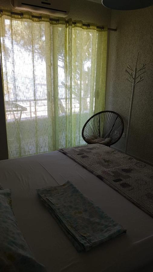 Mali I Robit Beachfront Apartment Golem  Bagian luar foto