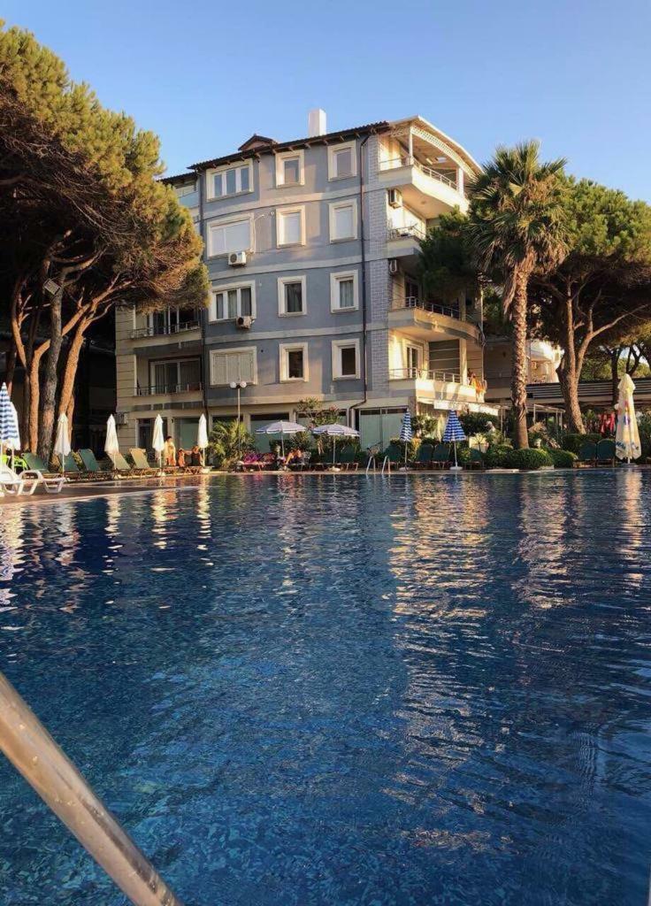 Mali I Robit Beachfront Apartment Golem  Bagian luar foto
