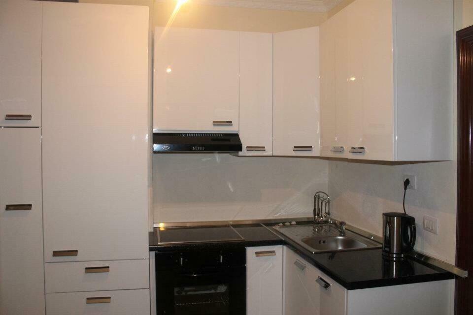 Mali I Robit Beachfront Apartment Golem  Bagian luar foto