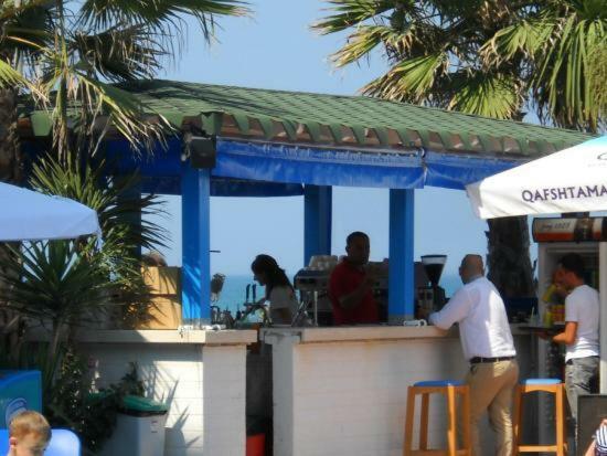 Mali I Robit Beachfront Apartment Golem  Bagian luar foto