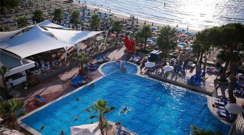 Mali I Robit Beachfront Apartment Golem  Bagian luar foto