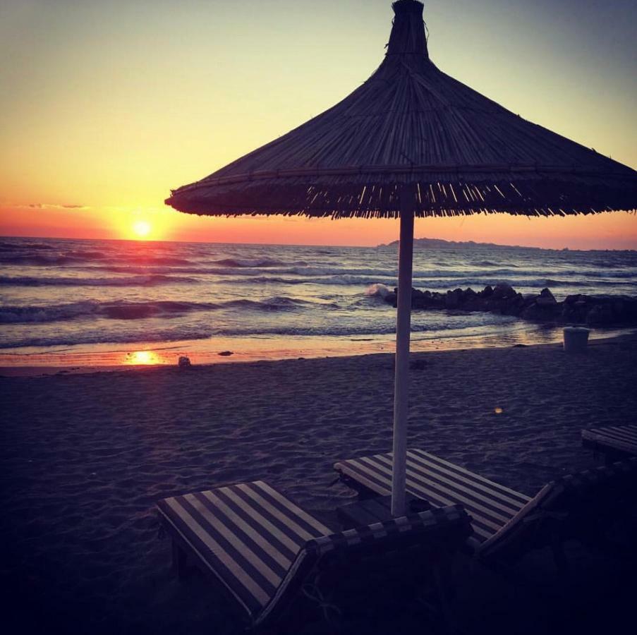 Mali I Robit Beachfront Apartment Golem  Bagian luar foto