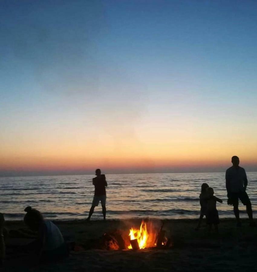 Mali I Robit Beachfront Apartment Golem  Bagian luar foto
