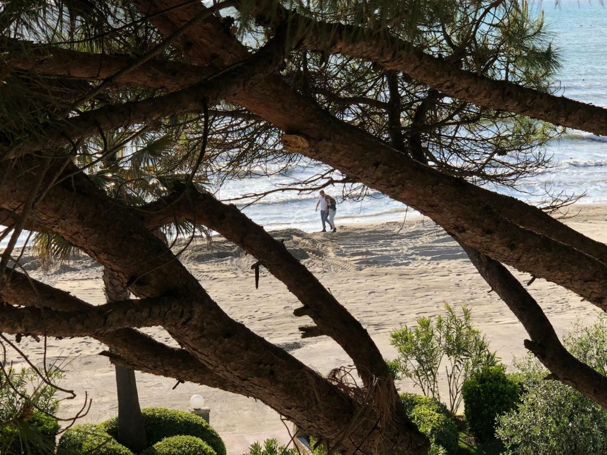 Mali I Robit Beachfront Apartment Golem  Bagian luar foto