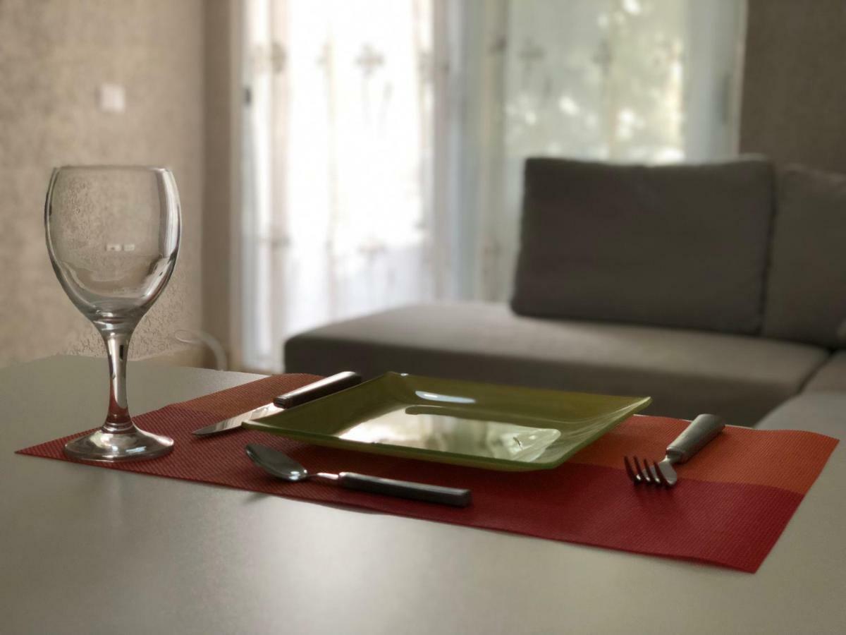 Mali I Robit Beachfront Apartment Golem  Bagian luar foto