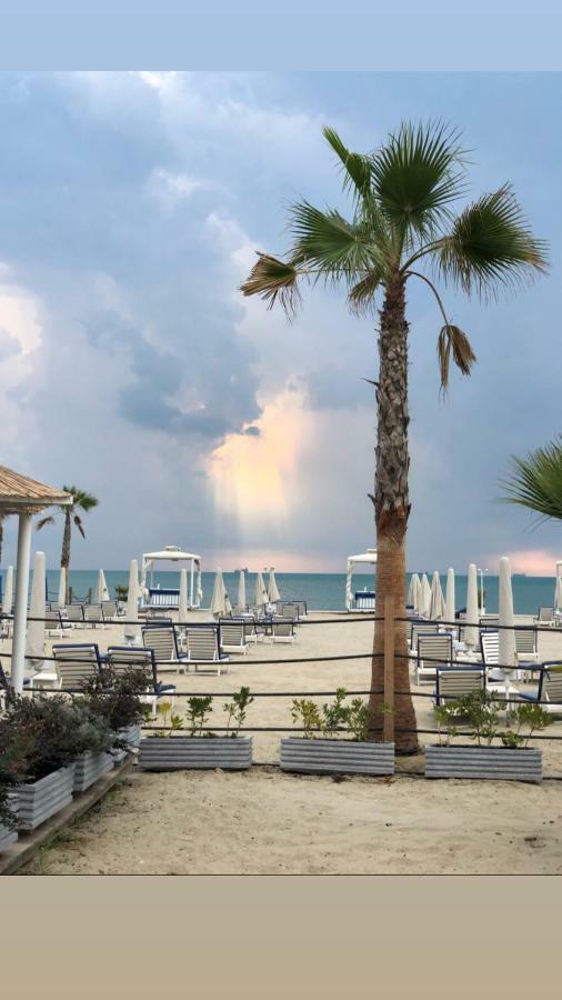 Mali I Robit Beachfront Apartment Golem  Bagian luar foto